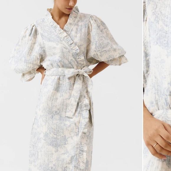 Nothing Fits But Blue Toile Robe Small - Picture 1 of 8